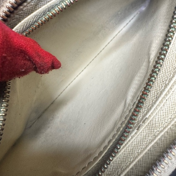 Louis Vuitton
Damier Azur Pattern Coated Canvas
Zippy Wallet - Picture 13 of 16